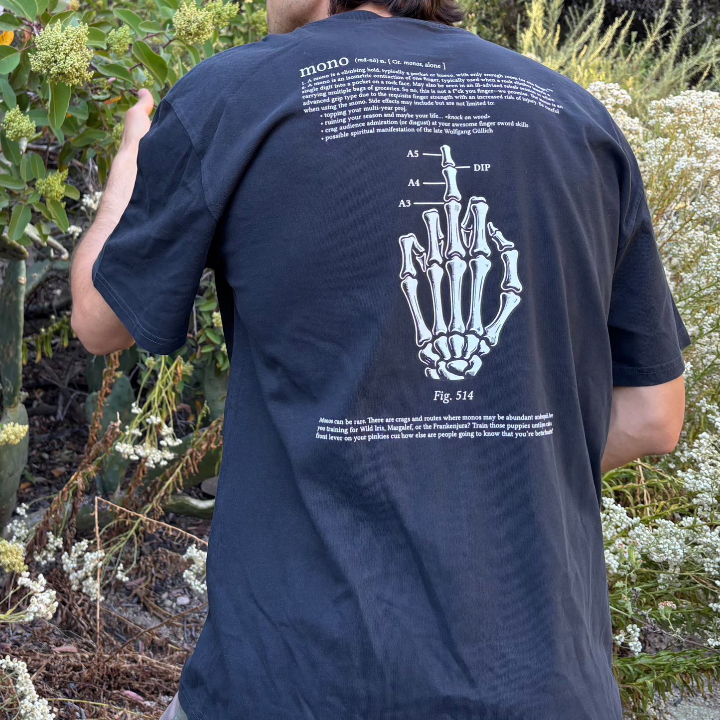 mono (hand position) tee