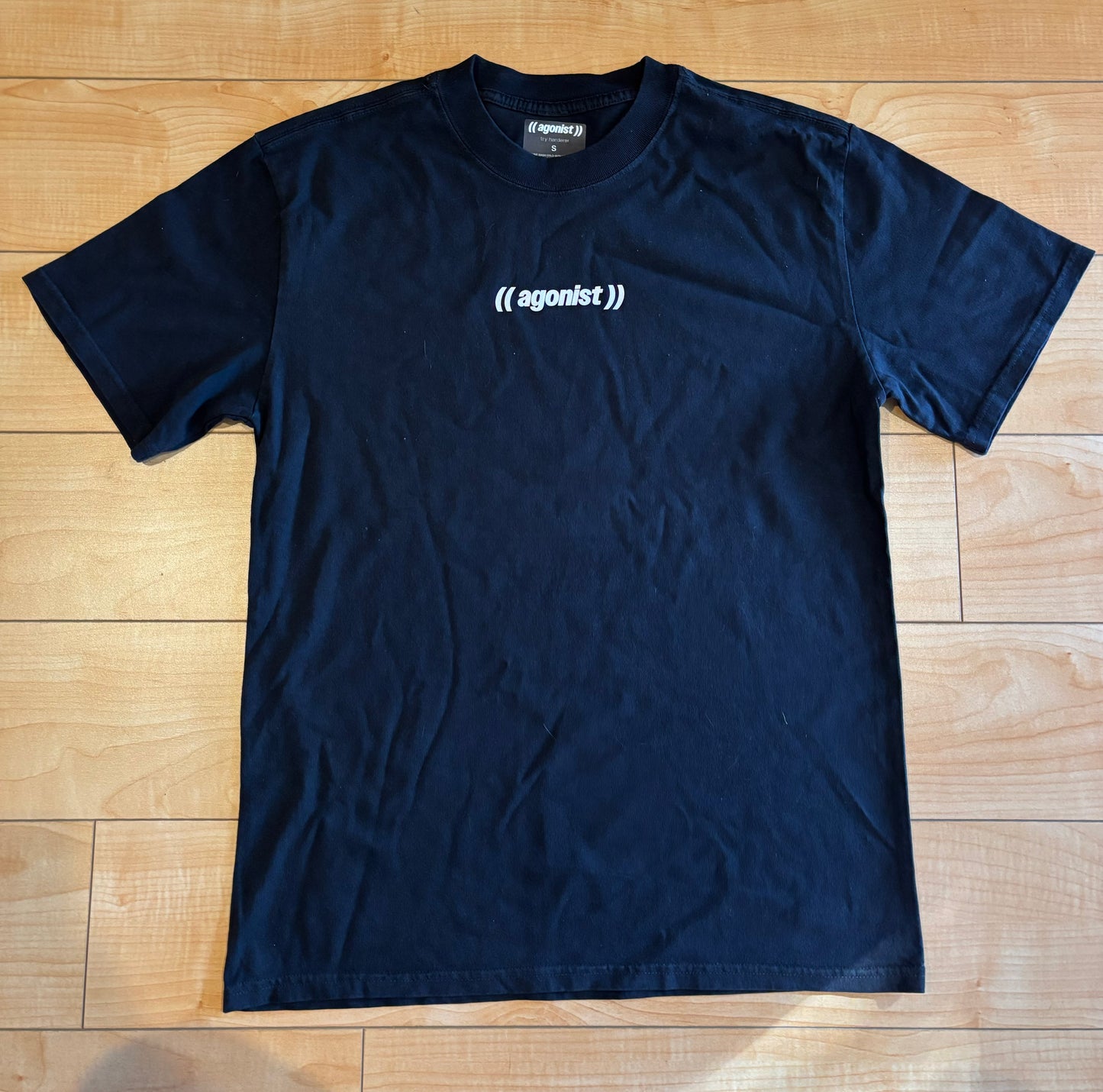 mono (hand position) tee